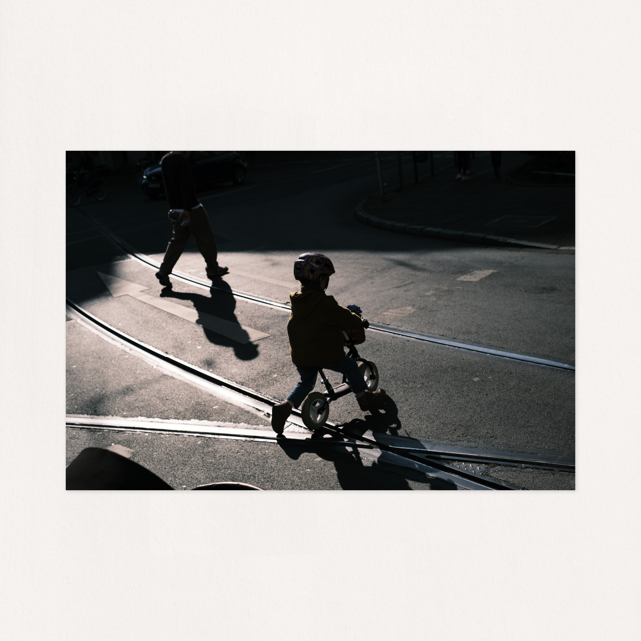 Photograph of a crossing in Duesseldorf in the morning - Daniel Helbig